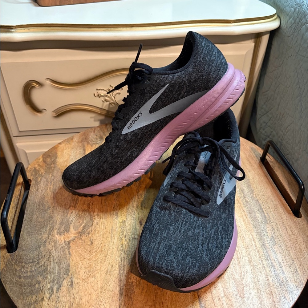 Brooks Women's Athletic Shoes in Black and Pink